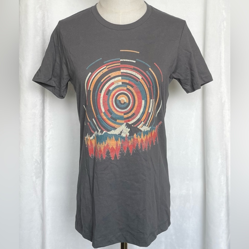 Threadless 'The Geometry of Sunrise' T-Shirt, Women’s Medium, Heavy Metal, New